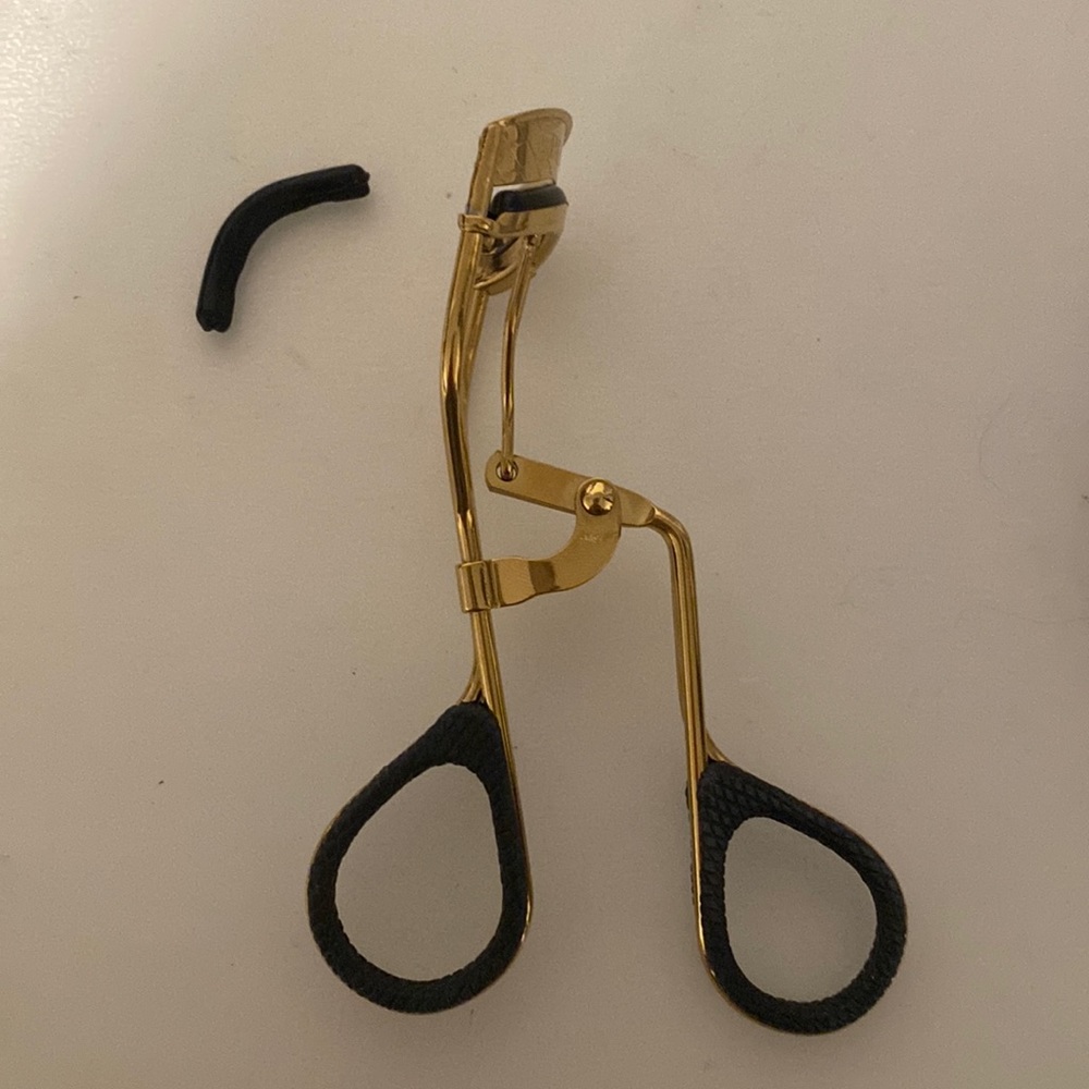 Eyelash curler